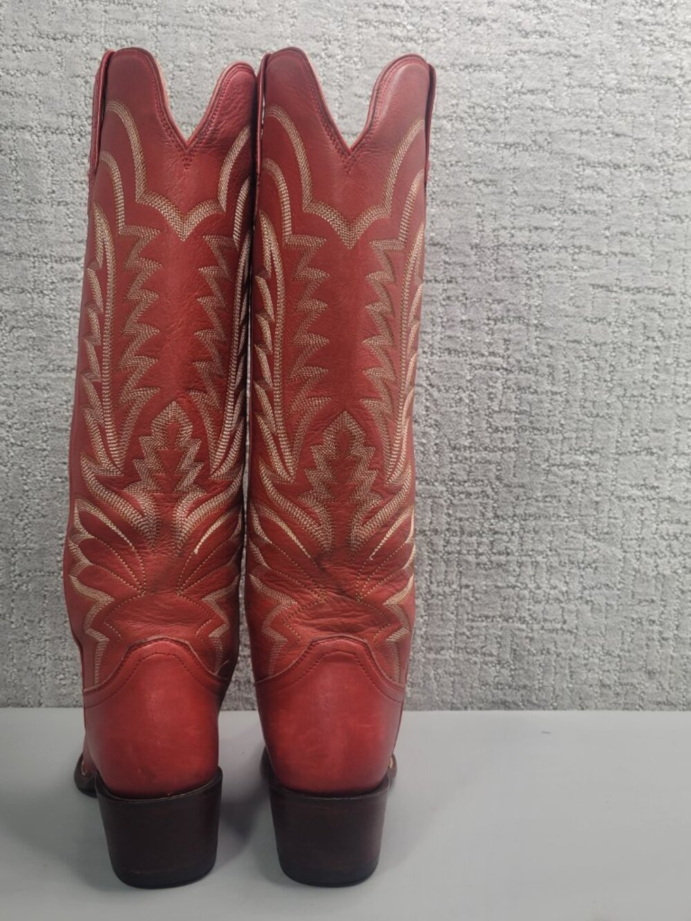 Tecovas The Abby Women's Size US 7.5B Crimson Cowhide Cowgirl Boots. - Picture 4 of 12